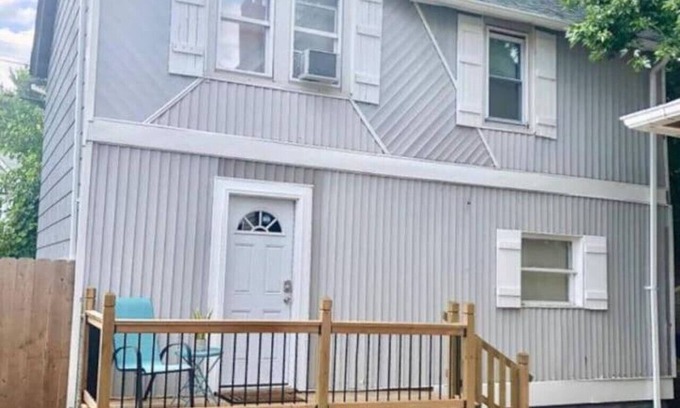 Detroit - Shoreway House | Near Downtown, Ohio City, Tremont, Centrally located!