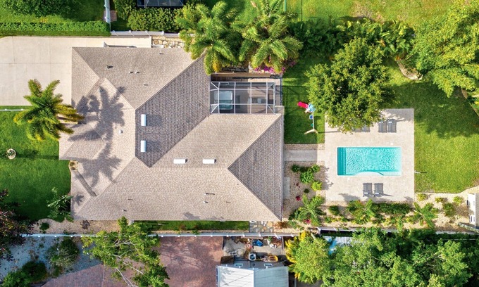 River District House | Near downtown! Saltwater Pool! HOT TUB! Games!