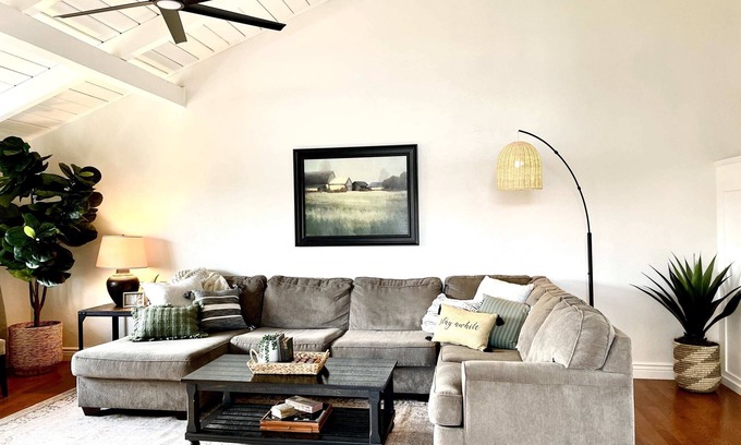 Roseville House | Near Downtown, @The Grounds, Pet & Families