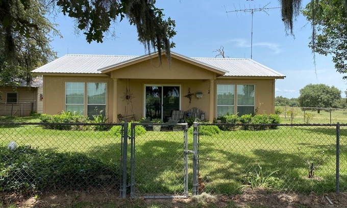 Columbus Other | Near Fayetteville, Round Top, Columbus: Peaceful Country Setting