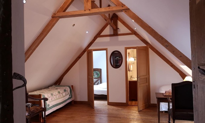 Sainte-Honorine-des-Pertes Bed & Breakfast | Near the landing beach rents 2 bedrooms with bathroom wc