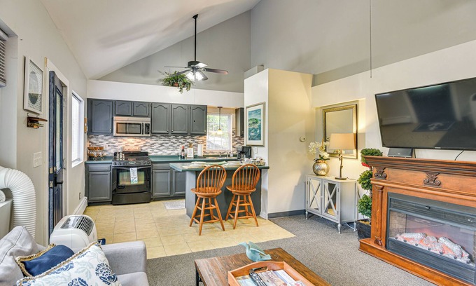 East Greenwich Cottage | Near Golf & Beaches: East Greenwich Cottage!