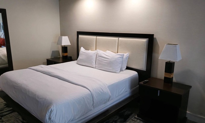 Doral Condo | Near Hardrock Stadium, King Studio with Kitchen
