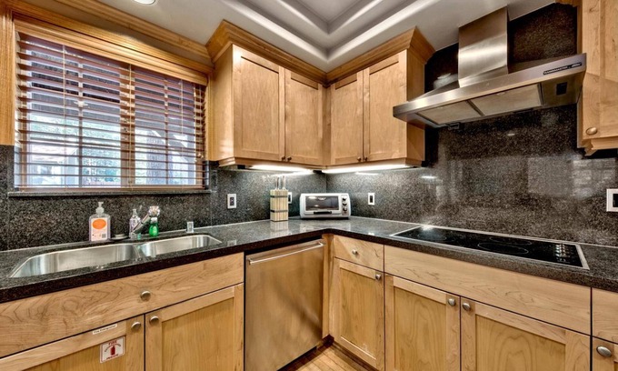 Montgomery Estates Cabin | Near Heavenly, Fireplace, 6 Guests + Extra Kids 5 Years Old and Younger
