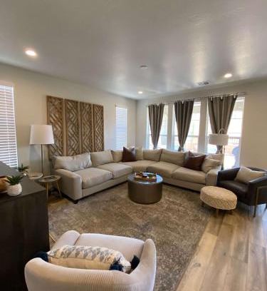 Washington House | Near Highland Park Golf Course Trails
