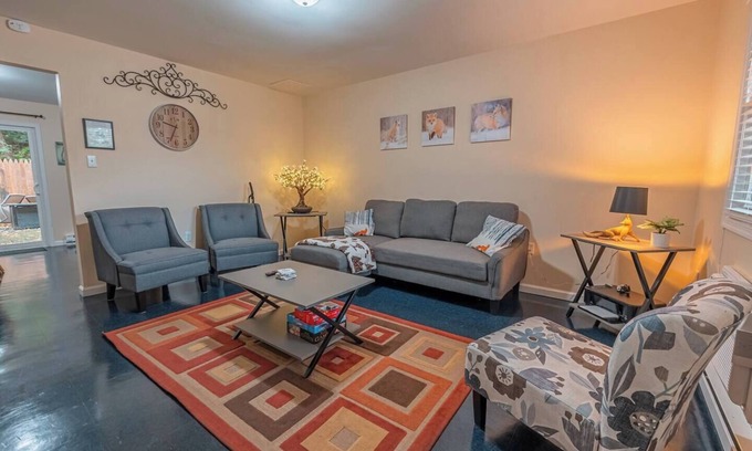 Saylorsburg House | Near Hiking & Water Parks!*Wi-Fi*Fireplace*Patio*