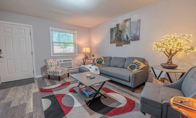 Saylorsburg House | Near Hiking & Water Parks!*Wi-Fi*Fireplace*Patio*