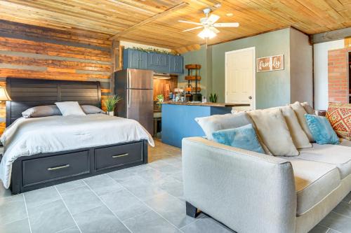 Brownsville Apartment | Near Historic Battlefield Trail Studio with Patio!