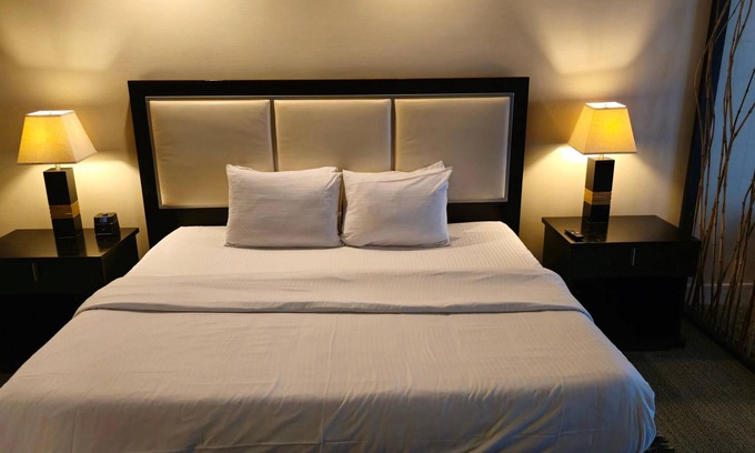 Doral Condo | Near Kaseya Center, King Studio, Kitchen, Lanai