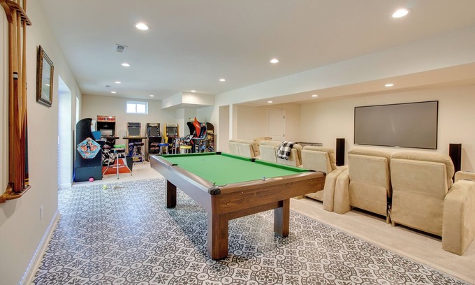 Livingston House | Near Lake Anna: Gem w/Saltwater Pool & Arcade!