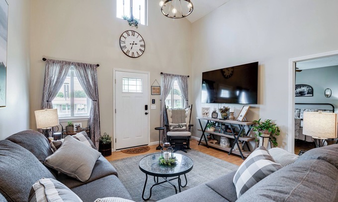 Mill Springs House | Near Lake Cumberland: Monticello Home w/Gazebo!