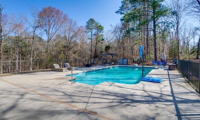 Chapin House | Near Lake Murray Family Getaway with Screened Porch