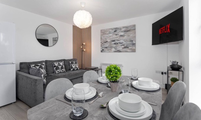 Kirkdale Apartment | Near LFC & Stadiums | W/M | Off-Street Parking