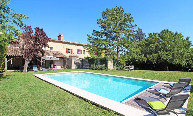 Puyvert House | Near Lourmarin – A character village property – Sleeps 10 to 12