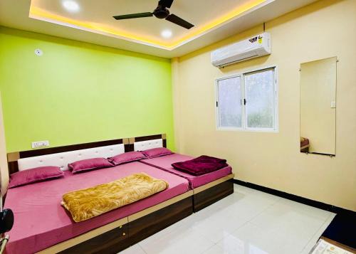 Ujjain Hotel | Near Mahakal Temple BUDGET HOTEL V R , UJJAIN, Fully Air conditioned Rooms with Wifi and Parking, Best Hotel IN Ujjain