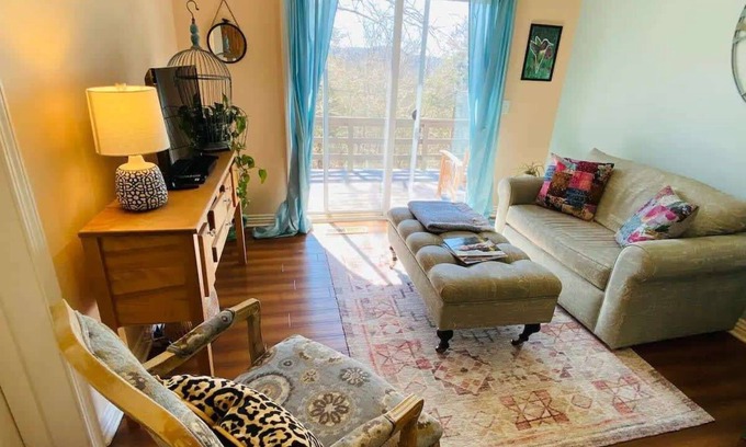 Holiday Island Apartment | Near Marina, Kitchen, FAST WiFi, Hiking near by!