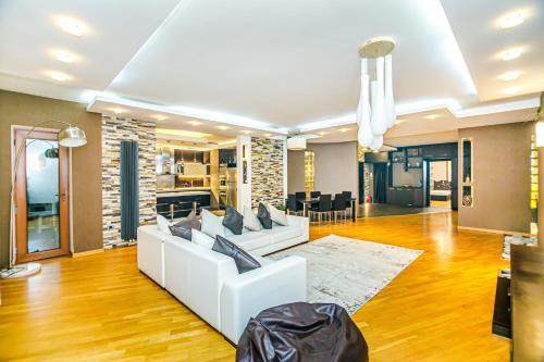 Nasimi House | Near Marriot Courtyard 4 bedroom