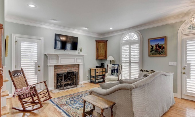 Gallatin House | Near Nashville , Gallatin farm home with swimming pool