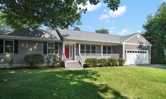 Newport East House | Near Newport, Beaches & Golf: Spacious Getaway