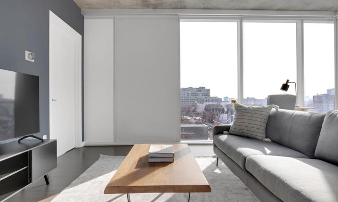 River North Apartment | Near North 2BR w Roof Gym nr Red Line CHI-580