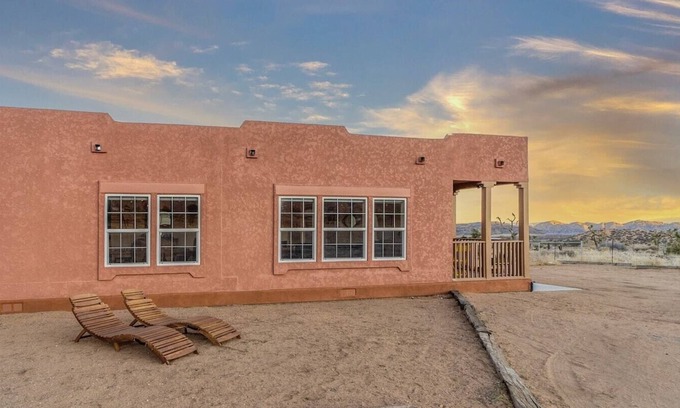 Pioneertown House | Near Pappy & Harriet's + Rimrock Ranch