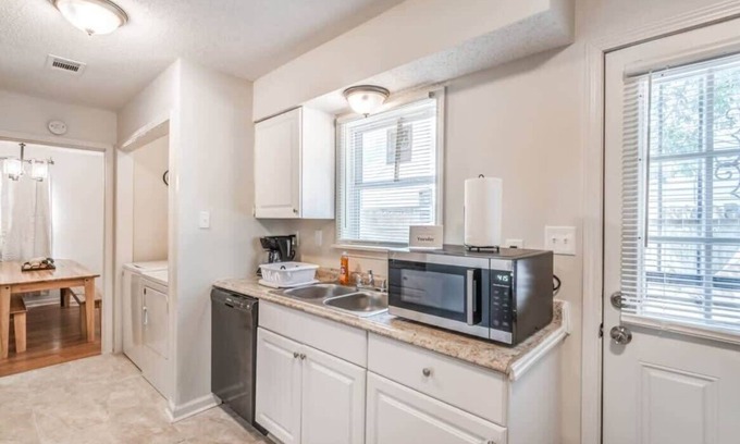 Memphis House | Near Parks & Shopping- Hickory Ridge Hideaway