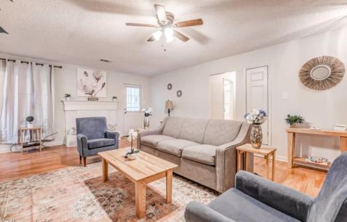 Memphis House | Near Parks & Shopping- Hickory Ridge Hideaway