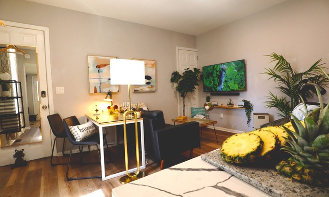Woodbury Apartment | Near Philly&Airport, Parking, Garden, Superfast WIFI#1