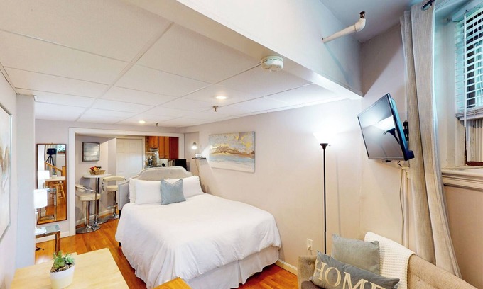 Brookline Apartment | Near Public Transport, Fenway, BU, Longwood Med