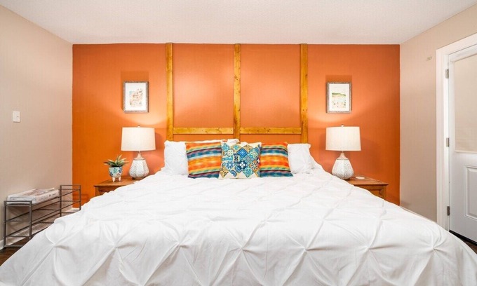 Pineville Apartment | Near Rapides Med 🏥 |King Bed 🛏| 55" TVs🖥