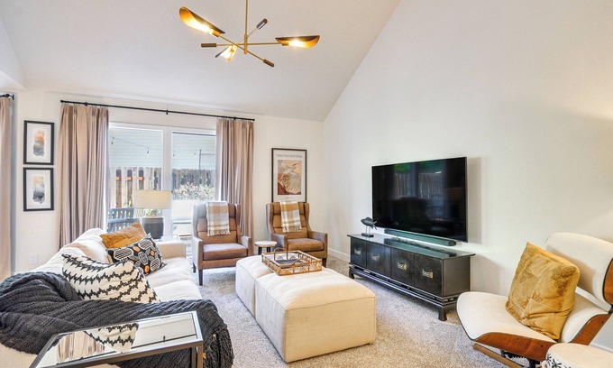 Beaverton House | Near Shops & Cafes: Beaverton Haven w/Luxe Decor!