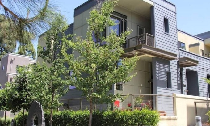 Palo Alto House | Near Stanford Meta Google. 3 BR 3BA luxury home. 2 car garage. Fiber high speed.