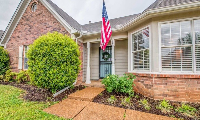 Ellendale House | Near State-Park & Downtown - Sunset Trace Bungalow