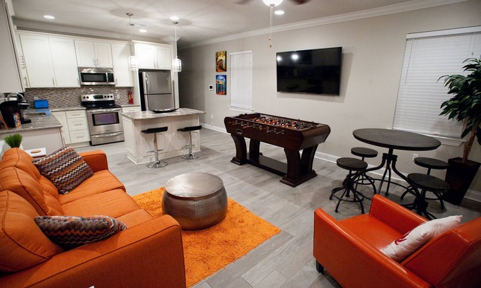 Tulane - Gravier House | NEAR STREETCAR LINE! NEW LOCATION! BOOK NOW! 5 minutes from FRENCH QUARTER!