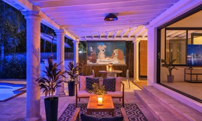 Las Vegas House | Near Strip, 14 Bedroom Sleeps 40, Huge Indoor/Outdoor Pools, Saunas,Jacuzzi/Spa