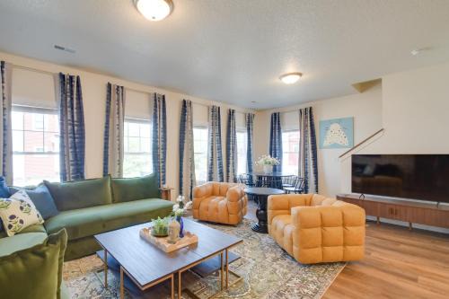 Bettendorf House | Near TBK Bank Sports Complex Quad Cities Townhome
