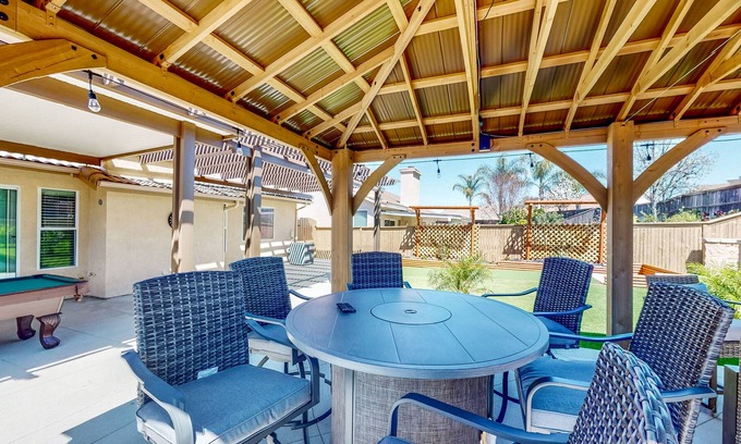 Temecula House | Near Temecula Wine Country - Hot Tub & Pool Table