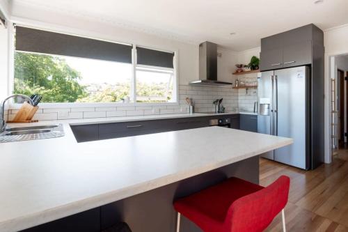 Kings Meadows House | Near the CBD Perfect for Large Groups & Parking