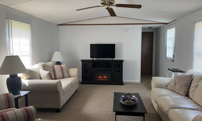Columbia House | Near the water and close to a boat ramp