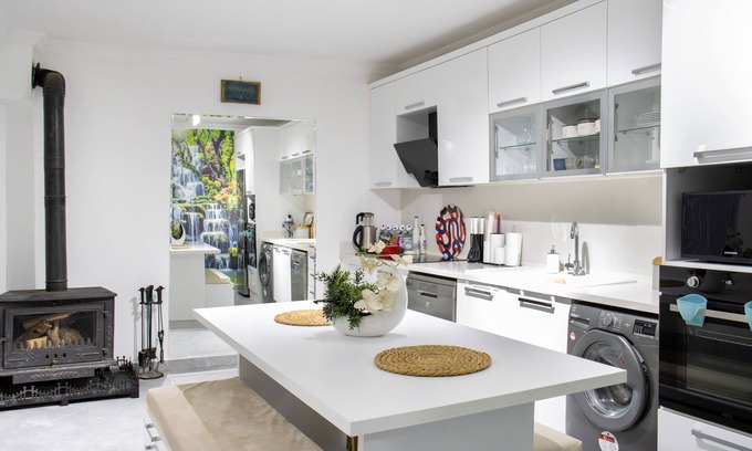Gaziemir Apartment | Near to Airport, for large family premium designed, calm, safe luxury house