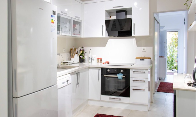 Gaziemir House | Near to Airport, peaceful quiet safe premium with private Ottoman garden etc..