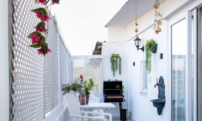 Gaziemir House | Near to airport premium romantic big Roof with barbecue jakuzi and sport area