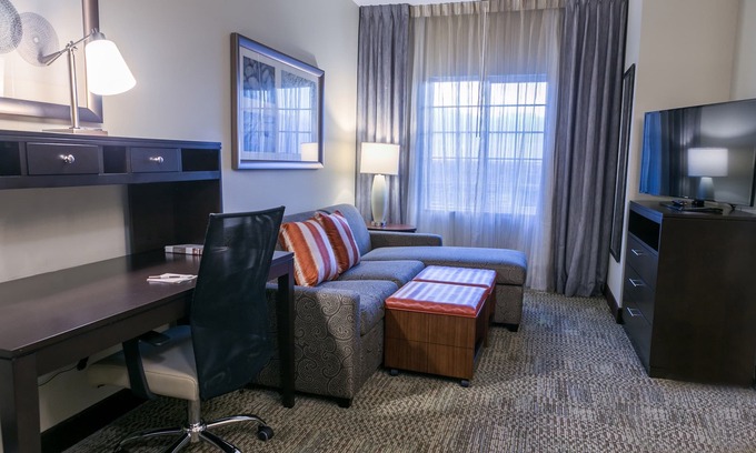 McNeil Condo | Near U of Texas! Free Daily Breakfast Included & Pool Access!