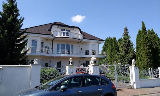 Kirkel Apartment | Near University Hospital Homburg