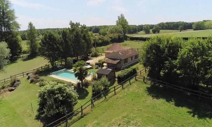 Ferrensac Cottage | Near Villeréal, France's 3rd favourite village, the 3* Gîte de Lasplaces