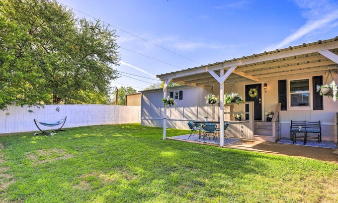 Lake Dallas House | Near Water Lake Dallas Home with Furnished Patio!