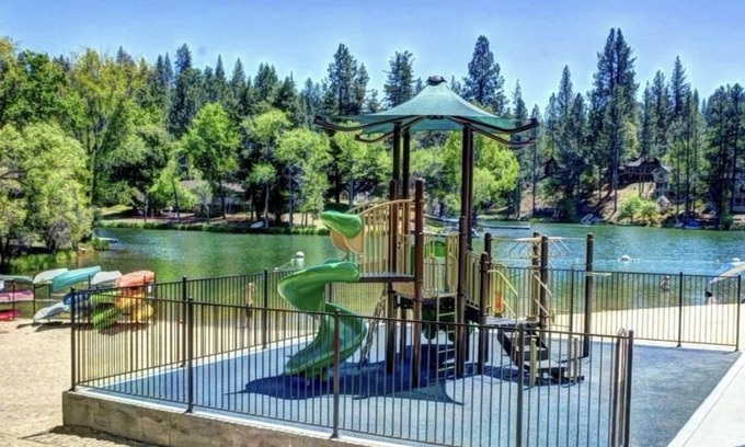 Groveland House | Near Yosemite- breathtaking lake views at Pine Mtn Lake, Groveland CA
