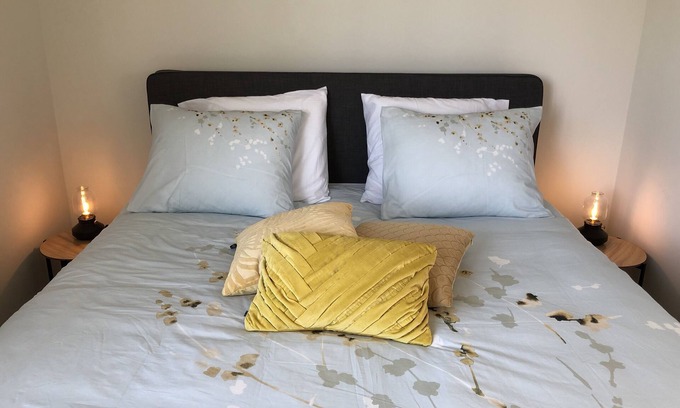 Amsterdam East Bed & Breakfast | Nearby public transport - Luxurious and private B&B included breakfast