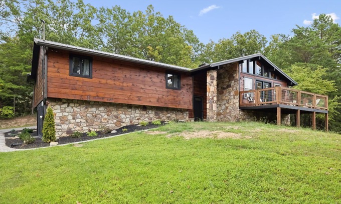 Caton Cabin | NearDollywood/PoolTable/Private