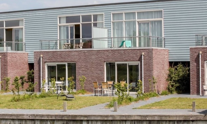 Oude-Tonge House | Neat island house with beautiful view, for larger groups, it is ideal to rent in combination with th
